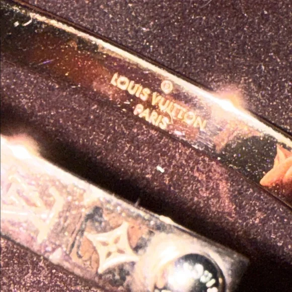 Louis Vuitton rose gold Monogram Hoop Earrings pristine condition - Picture 4 of 7